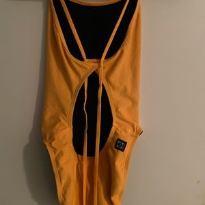 jolyn jackson 4 suit size 34 in ‘mango’
